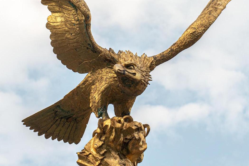 golden eagle statue